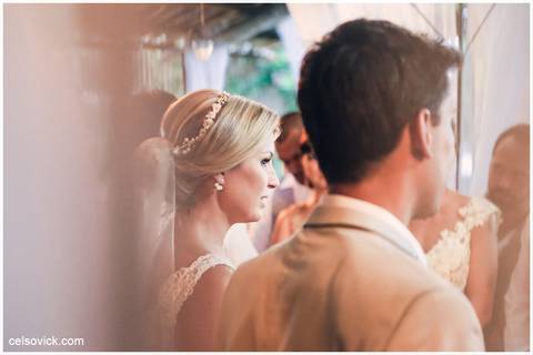 Festa de Casamento ao ar livre da Amanda e Rodrigo | realizado no Espaço Viela da Praia em São Sebastião SP | Assessoria da Tarsila Palma | Fotos Celso Vick e Vinícius Nakashima | Estúdio Celso Vick Fotografia Espontânea | A Vida é feita de histórias.'