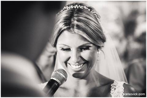 Festa de Casamento ao ar livre da Amanda e Rodrigo | realizado no Espaço Viela da Praia em São Sebastião SP | Assessoria da Tarsila Palma | Fotos Celso Vick e Vinícius Nakashima | Estúdio Celso Vick Fotografia Espontânea | A Vida é feita de histórias.'