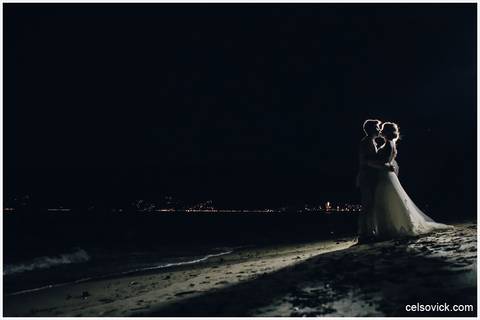 Festa de Casamento ao ar livre da Amanda e Rodrigo | realizado no Espaço Viela da Praia em São Sebastião SP | Assessoria da Tarsila Palma | Fotos Celso Vick e Vinícius Nakashima | Estúdio Celso Vick Fotografia Espontânea | A Vida é feita de histórias.'