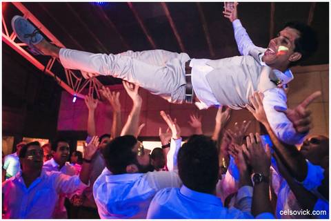 Festa de Casamento ao ar livre da Amanda e Rodrigo | realizado no Espaço Viela da Praia em São Sebastião SP | Assessoria da Tarsila Palma | Fotos Celso Vick e Vinícius Nakashima | Estúdio Celso Vick Fotografia Espontânea | A Vida é feita de histórias.'