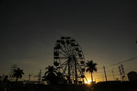 Fotos espontâneas Debitantes 15 anos no parque em São Caetano do Sul'