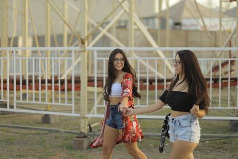 Fotos espontâneas Debitantes 15 anos no parque em São Caetano do Su'