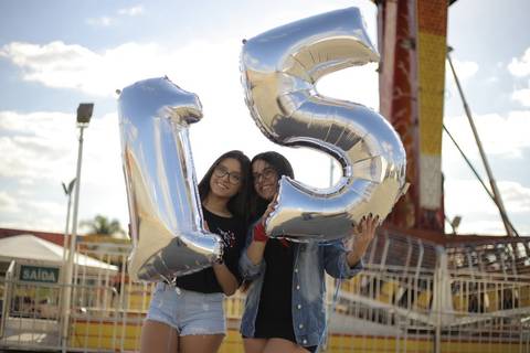 Fotos espontâneas Debitantes 15 anos no parque em São Caetano do Sul'