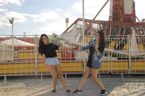 Fotos espontâneas Debitantes 15 anos no parque em São Caetano do Sul'