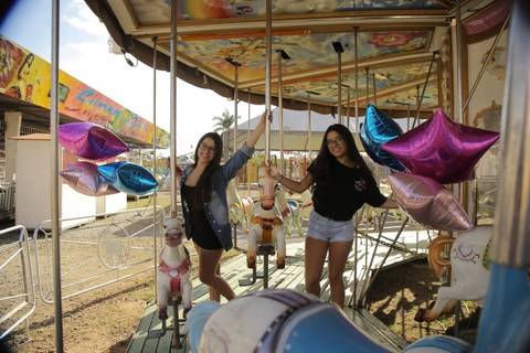 Fotos espontâneas Debitantes 15 anos no parque em São Caetano do Sul'