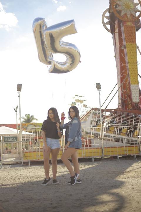Fotos espontâneas Debitantes 15 anos no parque em São Caetano do Sul'