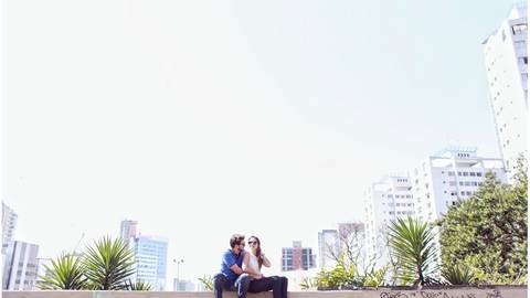 foto no vão do masp são paulo Ensaio fotográfico pré wedding  predio do masp
 | E-session street  photo | wedding photographer | realizado na Avenida '