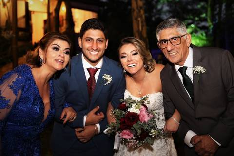 pais e padrinhos Fotos do Casal no Buffet Espaço Cantareira Mairiporâ São Paulo'