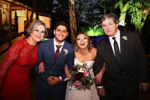 pais e padrinhos Fotos do Casal no Buffet Espaço Cantareira Mairiporâ São Paulo'