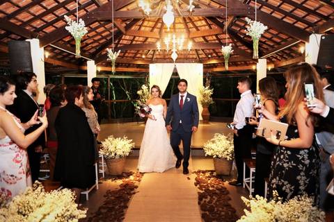 saida dos noivos Foto Cerimônia de Casamento Buffet Espaço Cantareira - Mairiporâ São Paulo Celso Vick'