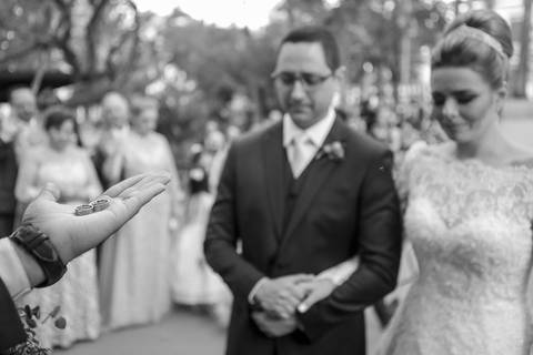 benção das alianças Fotos de Casamento Fazenda Santa Bárbara em Itatiba São Paulo | Fotografias na Fazenda Santa Bárbara | Fotografando na Fazenda Santa Barbara | Fotos de Celso Vick na Fazenda Santa Barbara Itatiba São Paulo. '