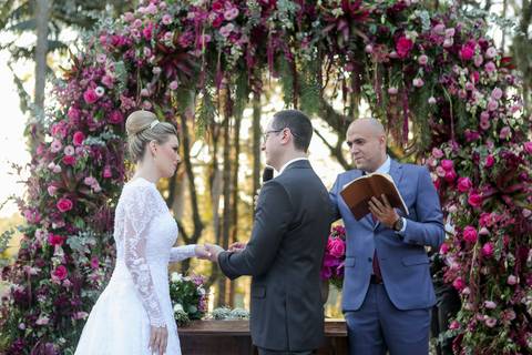 benção das alianças Fotos de Casamento Fazenda Santa Bárbara em Itatiba São Paulo | Fotografias na Fazenda Santa Bárbara | Fotografando na Fazenda Santa Barbara | Fotos de Celso Vick na Fazenda Santa Barbara Itatiba São Paulo. '
