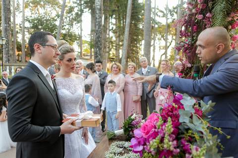 benção casal Fotos de Casamento Fazenda Santa Bárbara em Itatiba São Paulo | Fotografias na Fazenda Santa Bárbara | Fotografando na Fazenda Santa Barbara | Fotos de Celso Vick na Fazenda Santa Barbara Itatiba São Paulo. '