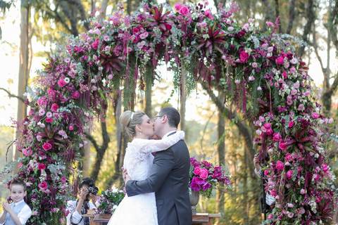 beijo do casal Fotos de Casamento Fazenda Santa Bárbara em Itatiba São Paulo | Fotografias na Fazenda Santa Bárbara | Fotografando na Fazenda Santa Barbara | Fotos de Celso Vick na Fazenda Santa Barbara Itatiba São Paulo. '