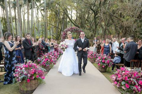 saida do casal Fotos de Casamento Fazenda Santa Bárbara em Itatiba São Paulo | Fotografias na Fazenda Santa Bárbara | Fotografando na Fazenda Santa Barbara | Fotos de Celso Vick na Fazenda Santa Barbara Itatiba São Paulo. '