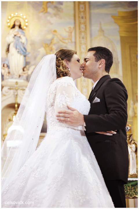 Beijo do casal Fotografia da Igreja Matriz de São Bernardo do Campo_Nossa Senhora da Boa Viagem'