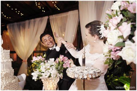 Foto do Casal no brinde Buffet Napoleão em São Bernardo do Campo'