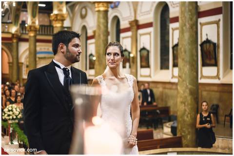 casal  no altar Igreja de São José do Ipiranga fotografia de Casamento '