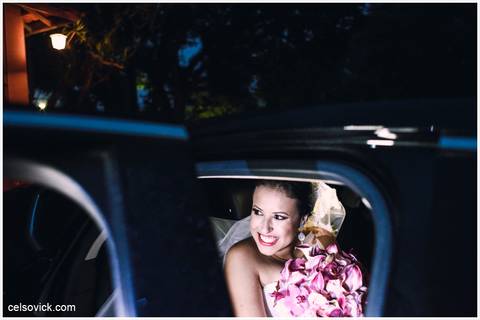 foto do carro da noiva Sítio São Jorge e espeço Vdara Varanda e jardim secreto em são bernardo do Campo '