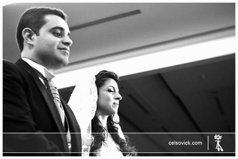 foto do casal na Cerimonia de Casamento realizada no Samyr Buffet em São Caetano do Sul'