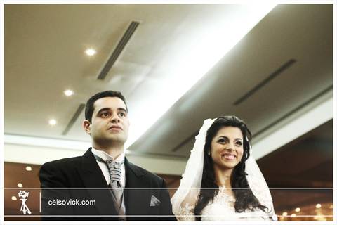 foto casal na Cerimonia de Casamento realizada no Samyr Buffet em São Caetano do Sul'