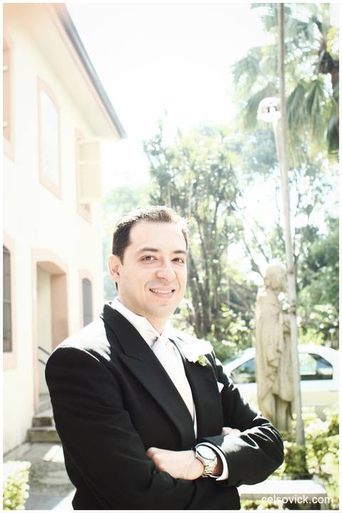 foto noivo Cerimônia de casamento na Capela da PUC em Higianópolis São Paulo'