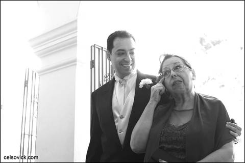 foto noivo Cerimônia de casamento na Capela da PUC em Higianópolis São Paulo'