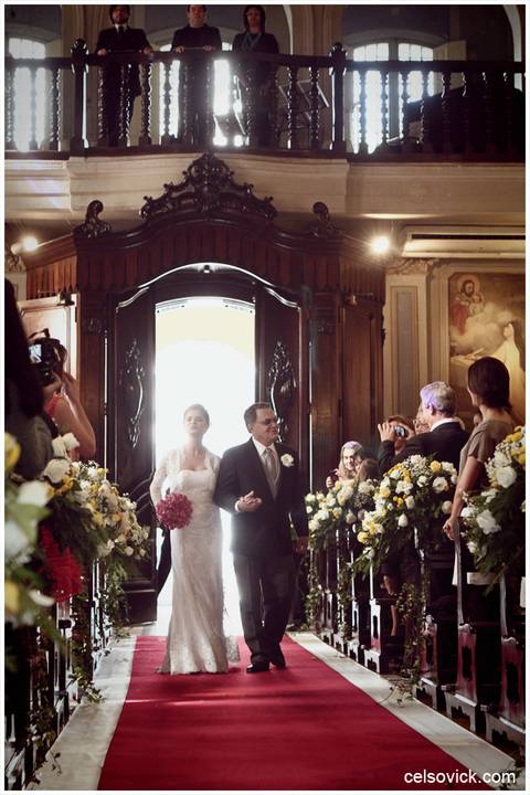 entrada da niva foto Cerimônia de casamento na Capela da PUC em Higianópolis São Paulo'