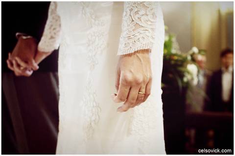 foto aliança Cerimônia de casamento na Capela da PUC em Higianópolis São Paulo'