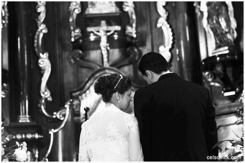 fotografia  casal Cerimônia de casamento na Capela da PUC em Higianópolis São Paulo'