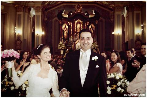 saida da noiva Cerimônia de casamento na Capela da PUC em Higianópolis São Paulo'