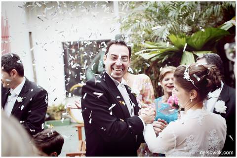entrada do casal Jardim Aurélia no Itaim Bibi em São Paulo, fotografo de casamento em São Paulo'