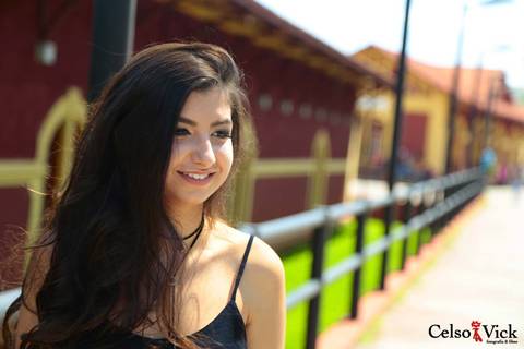 Ensaio fotográfico de Debutante 15 anos realizado na cidade de Guararema São Paulo'