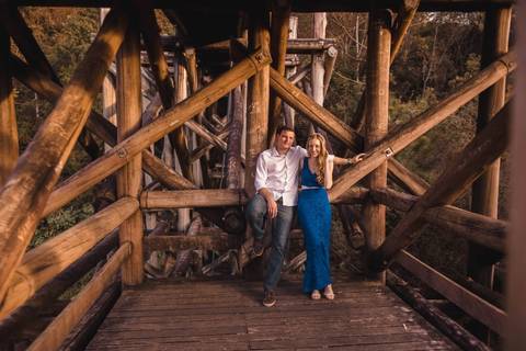 Finalizando no final da tarde as Foto de capa do ensaio Pré Wedding da Luiza e Denis realizado no Jardim Botânico de Curitiba - Paraná'
