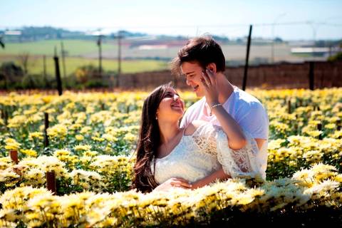 Canteiro de flores de casal antes do casamento realizado na cidade de Holambra, São Paulo.'