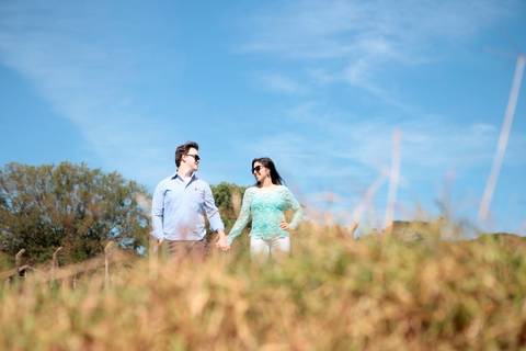 de casal antes do casamento realizado na cidade de Holambra, São Paulo.'