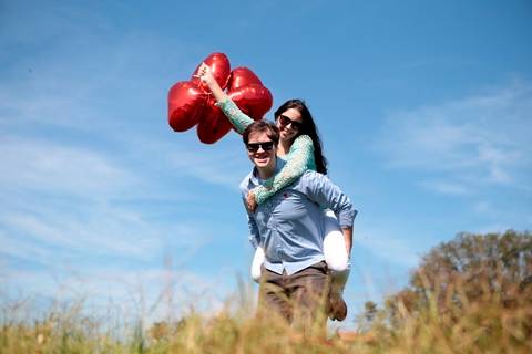 de casal antes do casamento realizado na cidade de Holambra, São Paulo.'