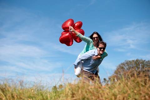 de casal antes do casamento realizado na cidade de Holambra, São Paulo.'