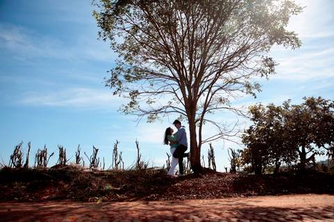 de casal antes do casamento realizado na cidade de Holambra, São Paulo.'