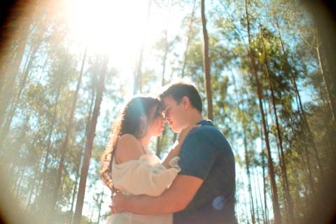 de casal antes do casamento realizado na cidade de Holambra, São Paulo.'