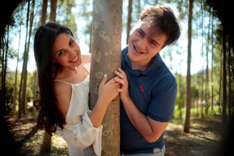 de casal antes do casamento realizado na cidade de Holambra, São Paulo.'