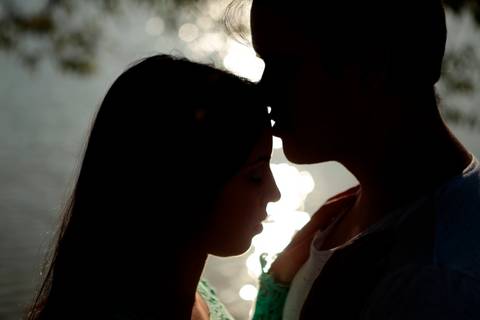 Fotos de casal antes do casamento realizado na cidade de Holambra, São Paulo.'