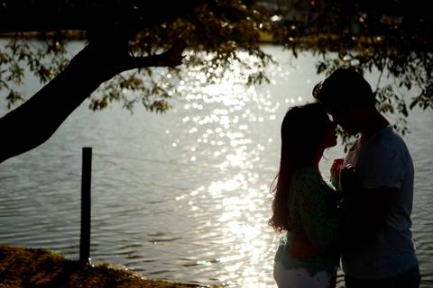 fotos de casal antes do casamento realizado na cidade de Holambra, São Paulo.'