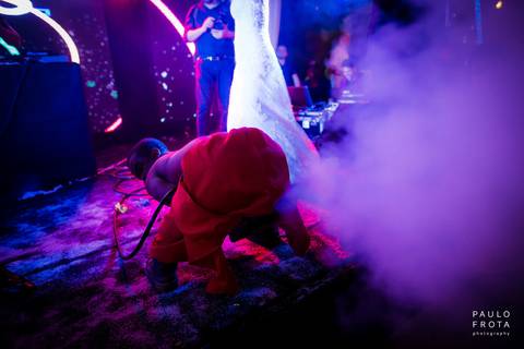 convidados se divertem'