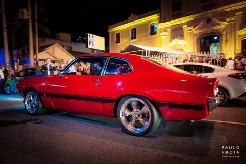 saída dos noivos da cerimonia'