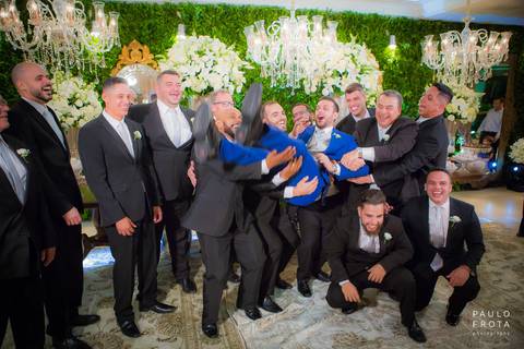 sessão dos noivos com pais e padrinhos'