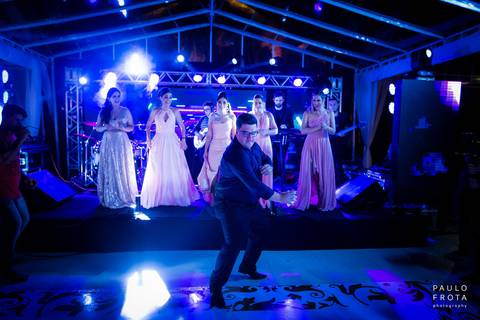 abertura da pista pelos noivos'