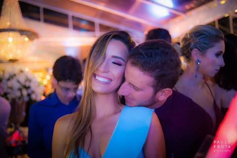 convidados se divertem'