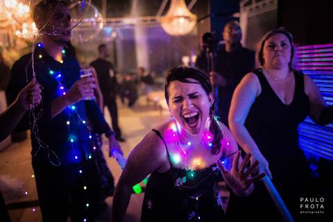 convidados dançando'