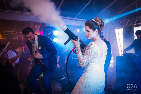 noiva curte a festa'